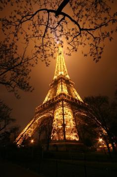 Effel Tower in Paris, France | Family Vacation Ideas #treasuredtravel