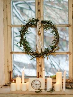 
                    
                        Windows wreath & candles make the Christmas spirit
                    
                