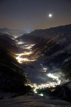 
                    
                        Goms la nuit | Oberwald, Valais, Suiza
                    
                