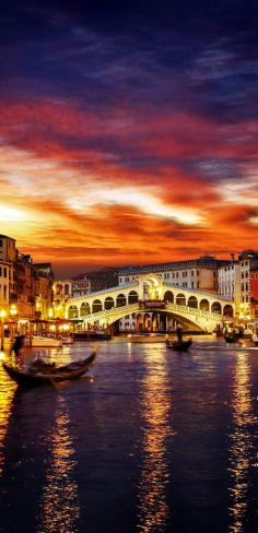 
                    
                        Ponte Rialto and gondola at sunset in Venice, Italy. Love Venice but haven't been back in so many years. !!!
                    
                