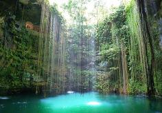 
                    
                        Chichen Itza, Playa del Carmen
                    
                