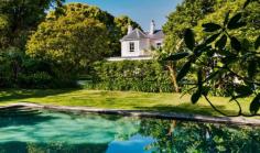 Built in the late 1850s, this beautiful 5 bedroom villa or house with private pool is located minutes walk from Queen St, Woollahra and close to the city. Book with Villa Getaways.
