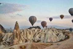 Capadocia is a mysterious area in #Turkey with a different landscape compared to the moon. A hot air ballon flight is the best way to appreciate the place! #TroverDetour Read more about on : diarioradical.blo... Discovered by Monique Ribeiro at Goreme, Göreme, Turkey