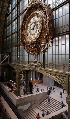 Le Musée d'Orsay - Entrée - Grande horloge  Such a beautiful space- huge yet also intimate in the galleries