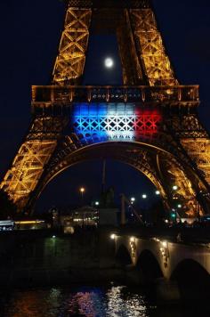 Tour Eiffel, la luna. #Paris
