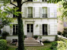 Experience Paris' artists' quarter, Montmartre with a stay at Hôtel Particulier Montmartre #travel #hotels #france