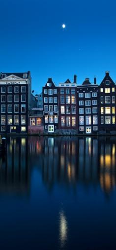 Moon over the River Amstel in Amsterdam, Netherlands • photo: Artem Savateev.