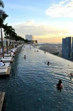 The infinity pool at Marina Bay Sands Skypark (Singapore).