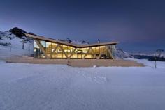 Audi has created a ski bar that promotes their Audi Quattro on the slopes of St. Moritz. Genius.