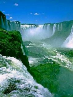 Brasil, Foz do Iguacu. On the bodre of paraguai, argentina, and Brasil. Eu amo esse lugar!