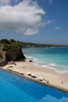 Dreamland Beach - Bali >> Looks like it lives up to its name.