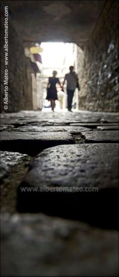 Couple on the cobblestone of Tallin Old Quarters, Estonia, Baltic Republics - © Alberto Mateo, Travel Photographer