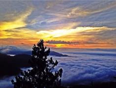 This is heaven on earth! Sunrise at Kiltepan Peak! Discovered by Mimi Camagon at Sagada, Philippines, Sagada, #Philippines