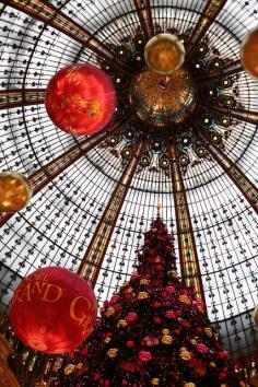 Christmas in Galeria Lafaiete, Paris