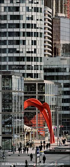 Calder Arch, La Defense, Paris, France - © Alberto Mateo, Travel Photographer