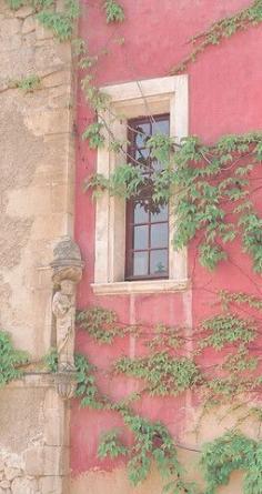 Pink Wall, Oppede le Vieux (Provence), France | La Beℓℓe ℳystère