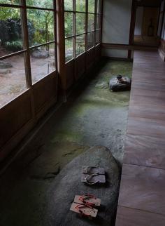 Japanese traditional earthen floor, Doma.    氷見の網元、濱本家の裏手がわの土間