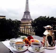 Breakfast in Paris | La Beℓℓe ℳystère