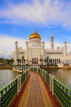 Sultan Omar Ali Saifuddien Mosque in Bandar Seri Begawan, Brunei