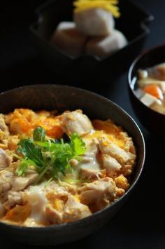Japanese Oyako-don - chiken and eggs rice bowl