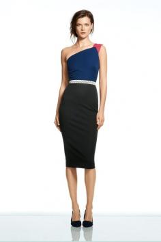 Luckily, amazing collaborations like Roland Mouret for Banana Republic make it easier to embrace the new season.