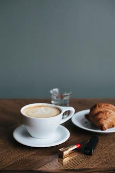Croissant et Cafe au Lait | La Beℓℓe ℳystère