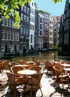 Amsterdam canal cafe seats, Nederlands