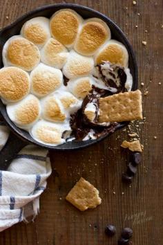 S'mores Dip recipe: Awesome alternative to the traditional version, made for campfire cooking #smores