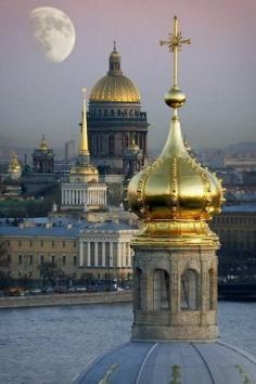 Moon and St. Petersburg, Russia | Incredible Pictures