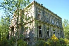 le château abandonné  | Le château date du fin du XIXème siècle et il est dans un style ...