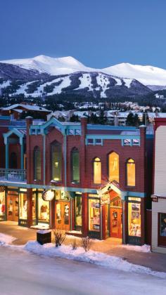 Breckenridge's charming Main Street is lined with great bars and restaurants. #Colorado