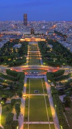 Champs de Mars, Paris | La Beℓℓe ℳystère