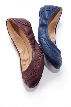 Ballet flats with wingtip detail