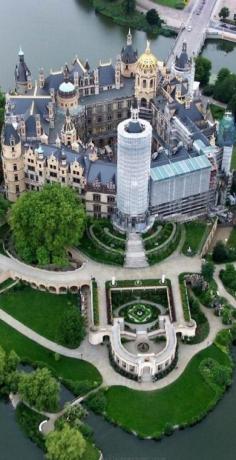 Schwerin Castle in Mecklenburg-Vorpommern, Germany • photo: RasheedFR on Flickr