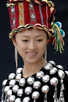 China | Portrait of a Dia woman from Xishuangbanna, Yunnan Province | © EAJ via flickr