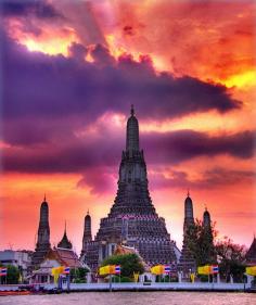 Wat Arun, Bangkok, Thailand.