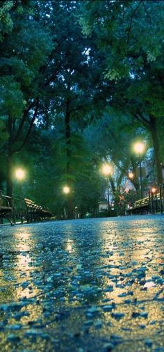 Union Square Park on a rainy day in New York City • photo: Nathaniel Landau on Flickr