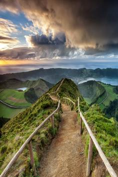 Way to paradise | São Miguel, Azores, Portugal. --- I once saw a documentary of Madredeus in the Azores, and I cannot forget it. Amazing.