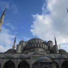 The Yeni Camii, The New Mosque is an Ottoman imperial mosque located in the Eminönü district of #Istanbul, #Turkey. It is one of the best-known sights of Istanbul. Lovely area to see many things: grilled chestnut, yummy dry fruits, fishing on the bridge, and good view of the river opposite the mosque! Discovered by Amy at Istanbul Eminonu, Istanbul, Turkey