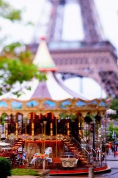 Carousel in Paris | La Beℓℓe ℳystère