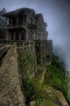 The Abandoned And Haunted Hotel del Salto, Colombia [5 pics]