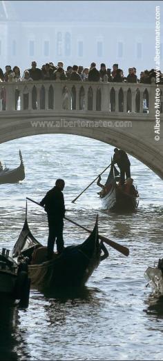 Gondola traffic jam under the Bridge of Sighs, Venice, Italy - © Alberto Mateo, Travel Photographer