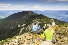 Abercrombie Mountain Location: Eastern Washington - Colville Round Trip: 7.3 miles  Elevation Gain: 2350' to 7308'