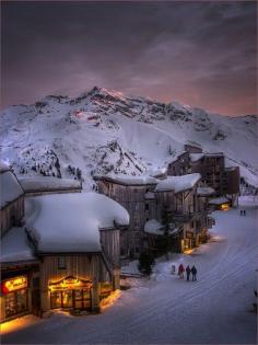 Heavy snow on Trois Vallées, French Alps ...