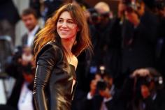 CHARLOTTE GAINSBOURG: QUITTE PARIS POUR NEW YORK~ Charlotte Gainsbourg is leaving Paris to live in NY.