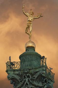 The statue le Genie de la Liberte at top of the la Colonne de Juillet in place de la Bastille | David P. Henry      ᘡղbᘠ
