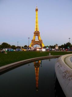 Eiffel Tower reflection #Paris