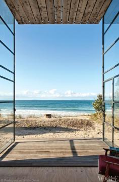 
                        
                            The beautiful ocean view from this award-winning holiday home at New Zealand’s Coromandel Peninsula. Photograph by Simon Devitt.
                        
                    