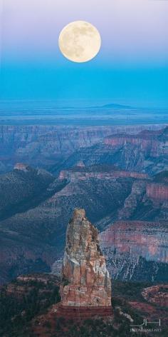 
                        
                            Super moon Over Grand Canyon
                        
                    