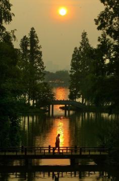 
                        
                            Sunrise at West Lake, Hangzhou, China
                        
                    